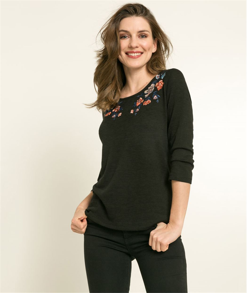 T-shirt femme broderie fleurs NOIR