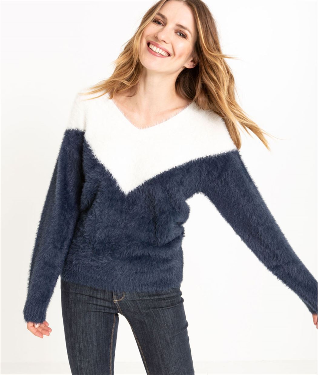 Pull poilu femme col V MARINE