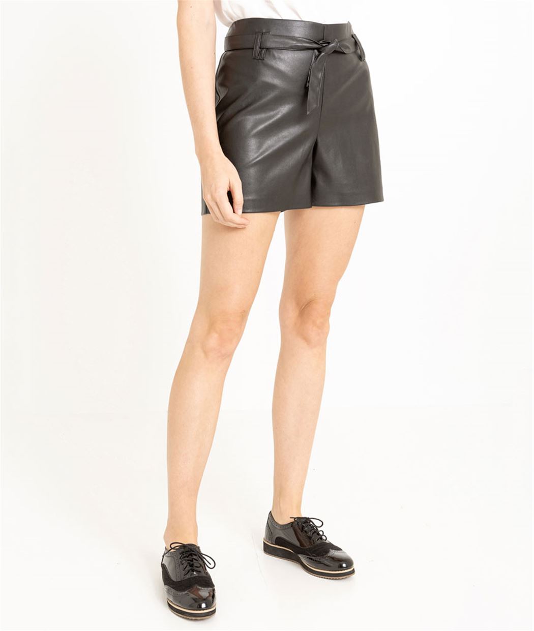 Short femme effet cuir noir et ceinture NOIR
