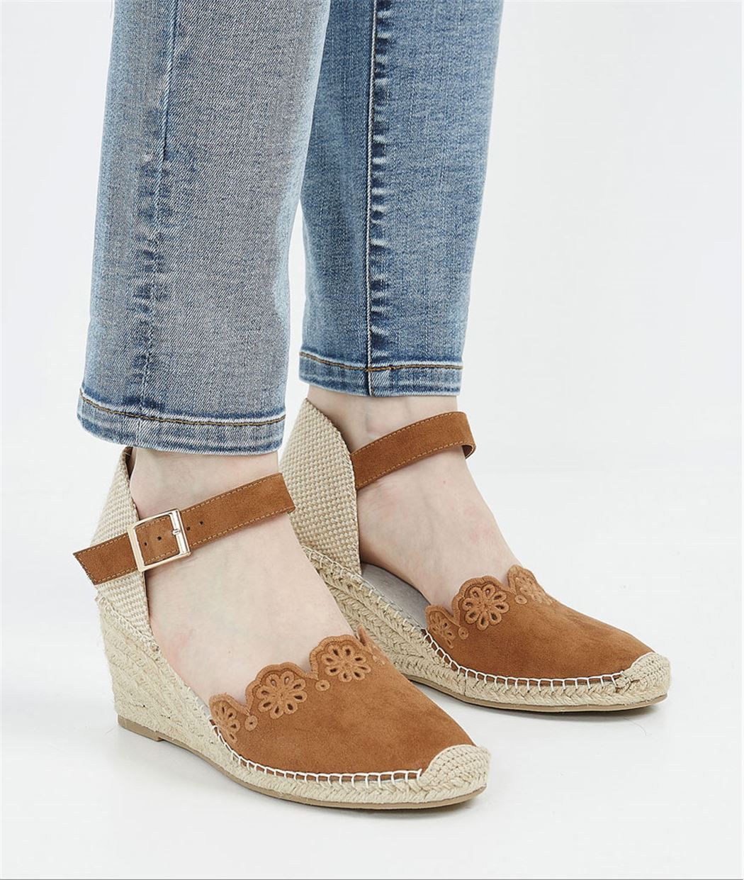 Chaussures femme compensées et brodées CAMEL