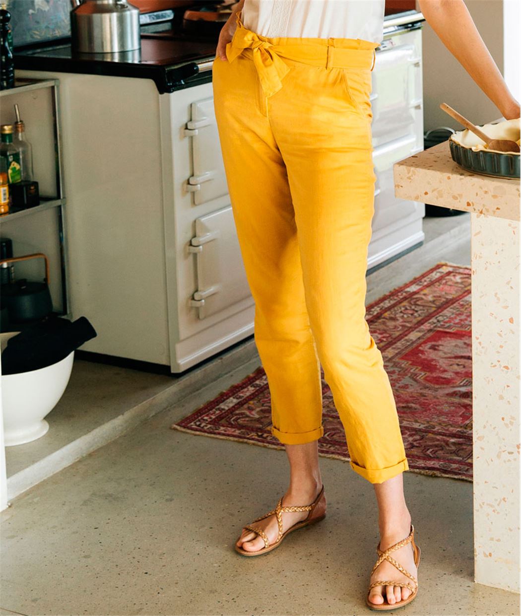 Chino femme en lin de couleur CURRY