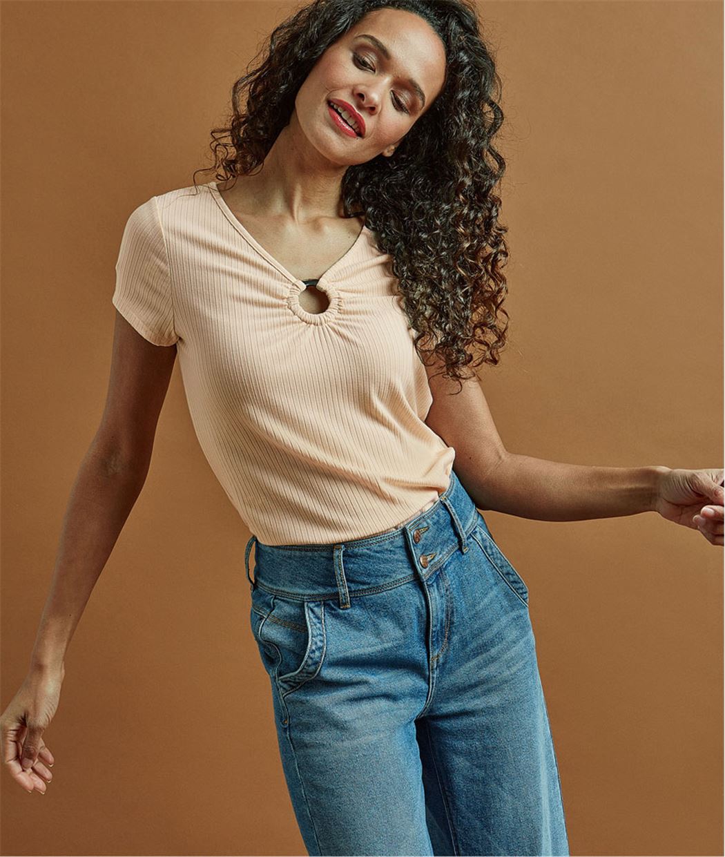 T-shirt femme avec boucle poitrine BEIGE