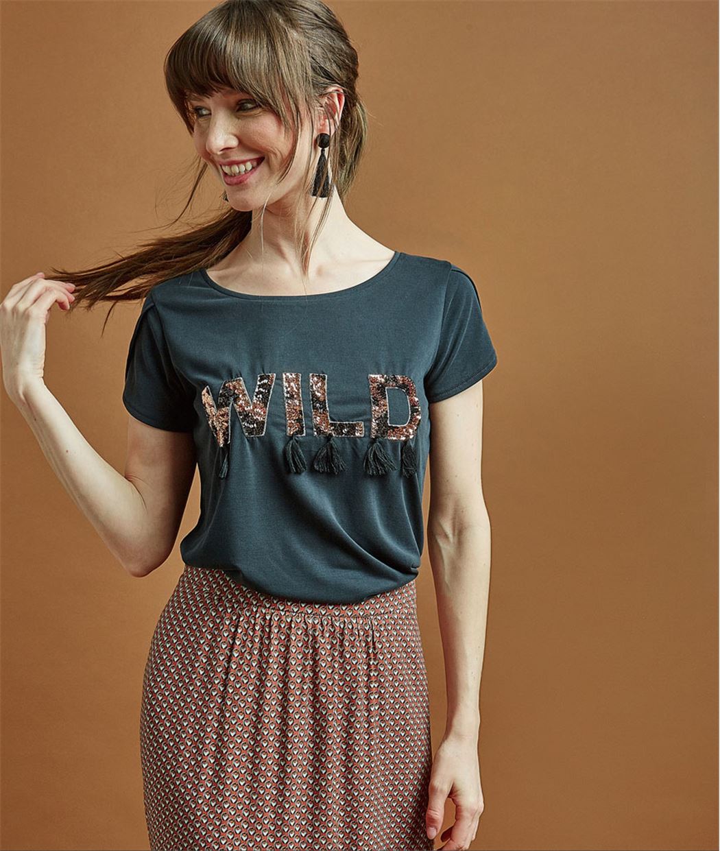 T-shirt femme à message et pompons GRIS