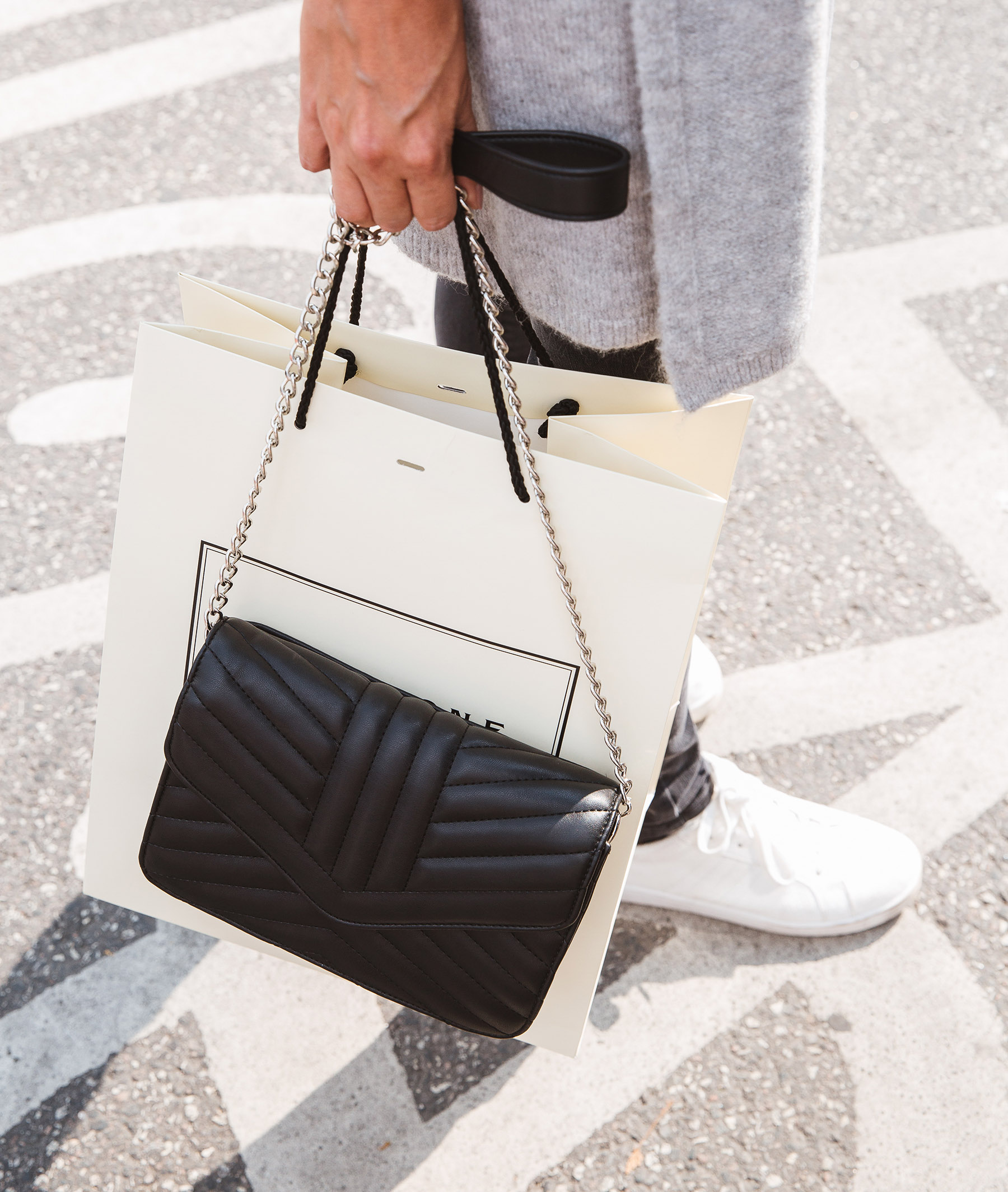 Petit sac effet matelassé avec chaîne NOIR