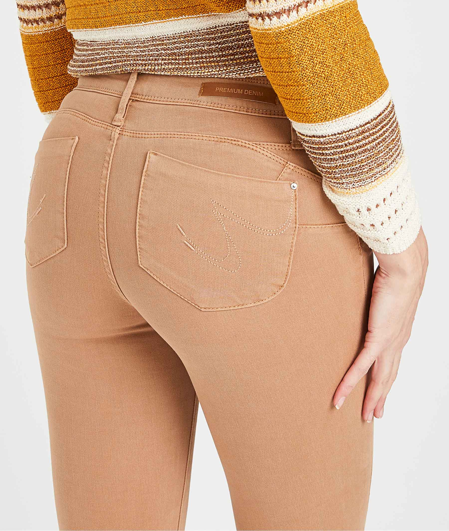 Pantalon slim push-up de couleur femme CAMEL - Grain de Malice