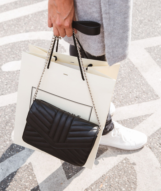 Petit sac effet matelassé avec chaîne NOIR